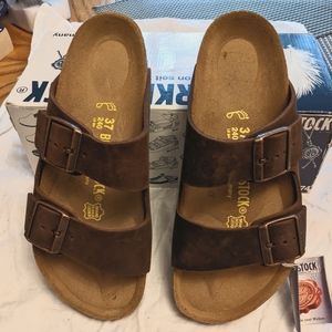 Birkenstock Arizona women's sandal. Size 6. Dark brown. New with tag.